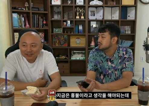 애플 풀빠따로 극딜하는 트위치 스트리머.jpg | 인스티즈