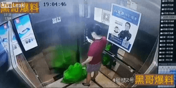 쓰레기 냅다 차버리는 중국인 여성 .gif | 인스티즈