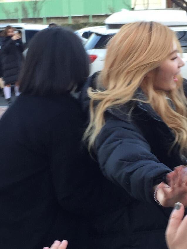 제지당하는 사나......gif | 인스티즈