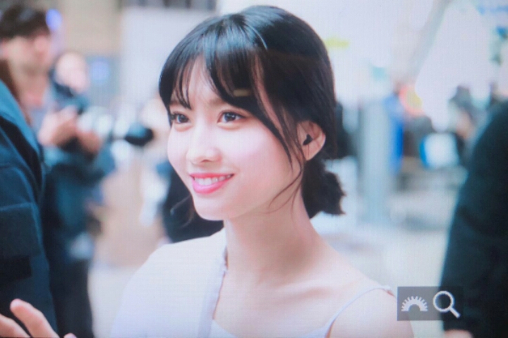 다른 의미로 레전드였던 트와이스 모모 공항 | 인스티즈