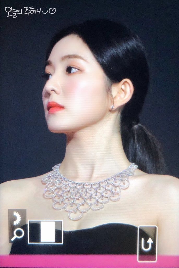 하나에 2억 7천만원짜리 였다는 연말가요제 레드벨벳 아이린 목걸이.jpg | 인스티즈