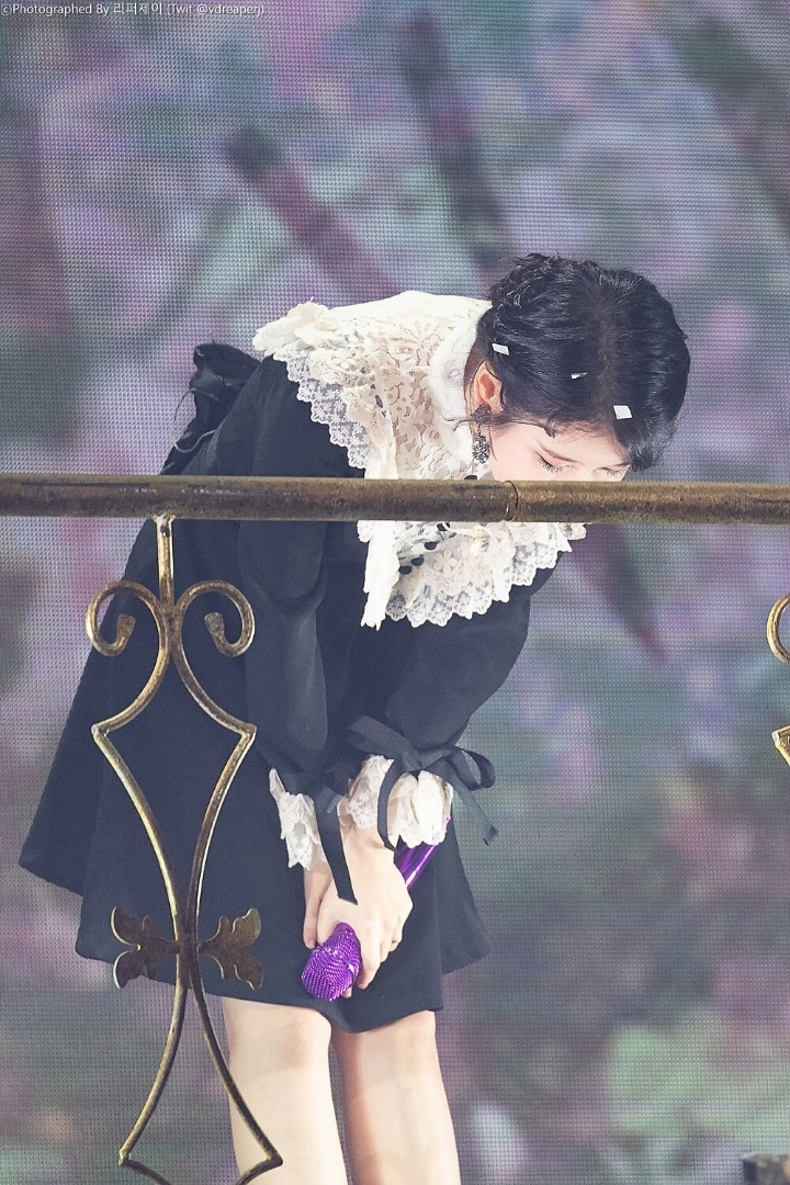 90도 폴더 인사하는 아이유 모음 | 인스티즈