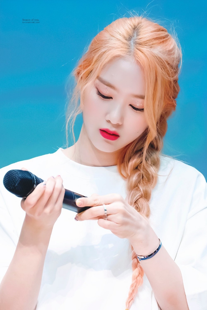 오마이걸 지호 금발vs흑발 | 인스티즈