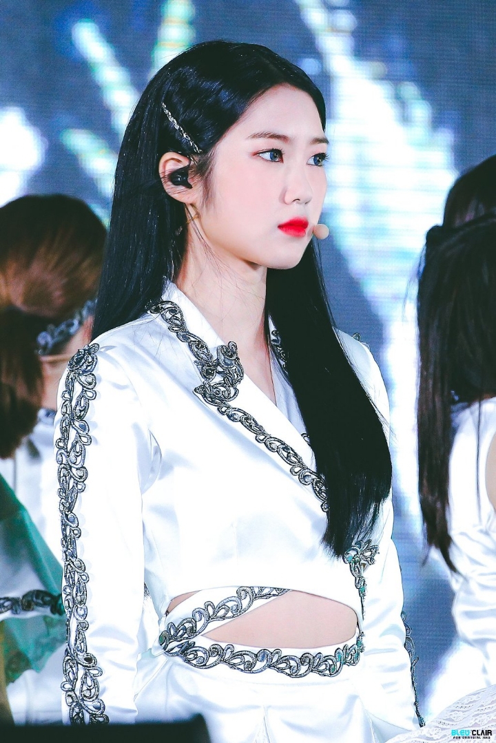 오마이걸 지호 금발vs흑발 | 인스티즈