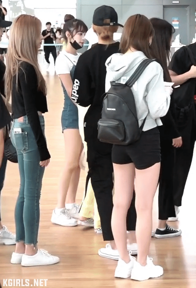 아이즈원 김민주 공항 청바지핏.gif | 인스티즈