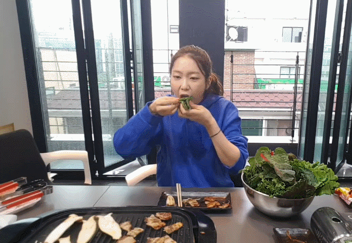 오마이걸 지호 먹방 모음.gif | 인스티즈