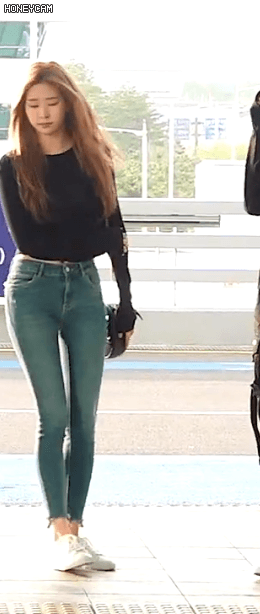 아이즈원 김민주 공항 청바지핏.gif | 인스티즈