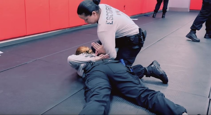 미국 여경들의 피지컬 기초훈련.gif | 인스티즈