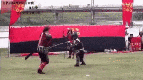 일본 전국시대 1:1 근접전 고증 시연.....gif | 인스티즈