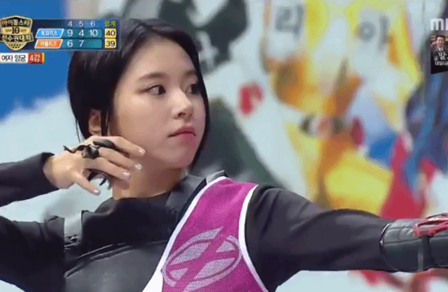 10점 쏘고 놀란 채영이 | 인스티즈