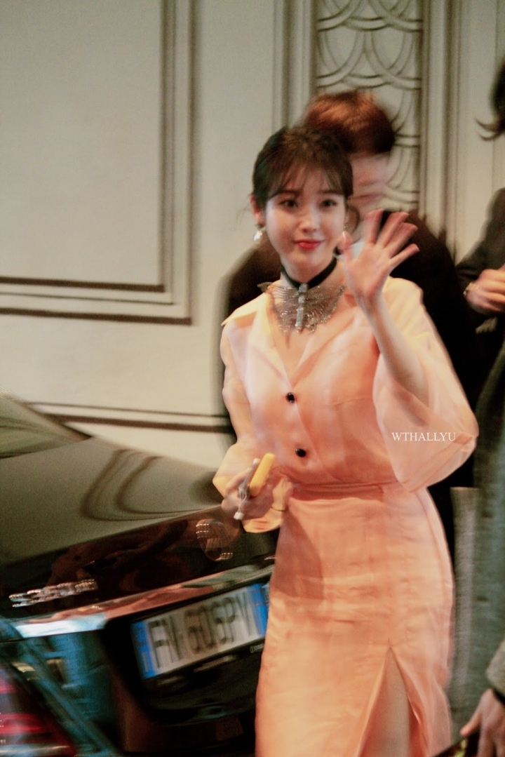 밀라노에 간 아이유.jpg | 인스티즈