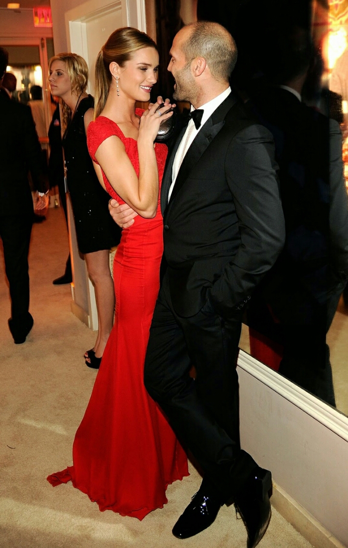 꿀 떨어지는 제이슨 스타뎀-로지 헌팅턴 휘틀리 커플 | 인스티즈