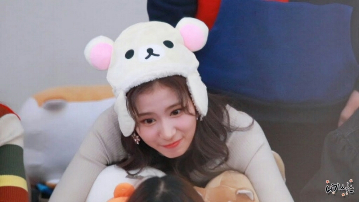 제지당하는 사나......gif | 인스티즈