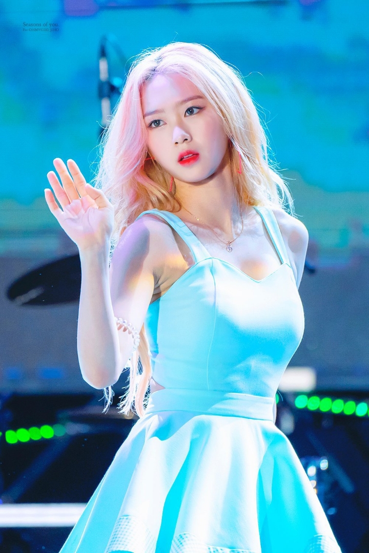 오마이걸 지호 금발vs흑발 | 인스티즈