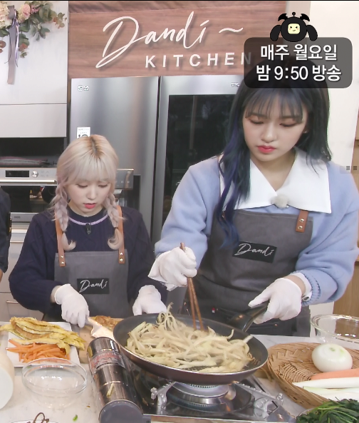 걸그룹 아이즈원 안유진,나코 키차이 움짤,사진 | 인스티즈