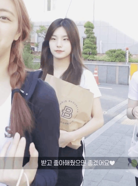 눈화장 안한 예지 .gif | 인스티즈