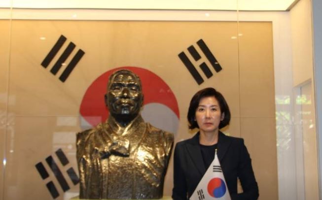'대학동기' 조국 낙마에 사활 건 나경원..전담팀까지 꾸려 | 인스티즈