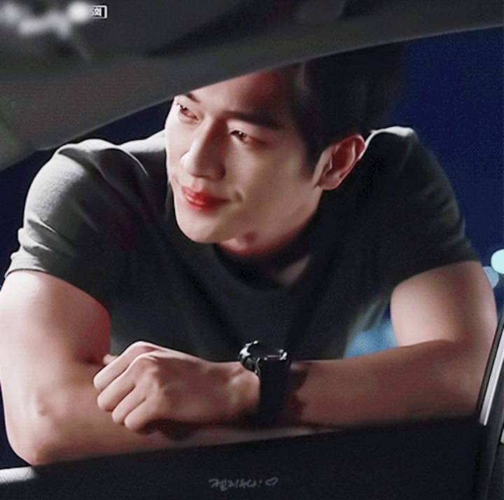 이성경에게 블락당하는 김고은.gif | 인스티즈