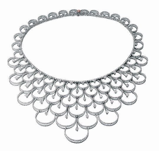 하나에 2억 7천만원짜리 였다는 연말가요제 레드벨벳 아이린 목걸이.jpg | 인스티즈