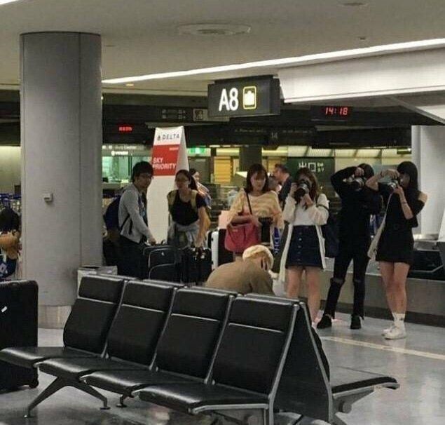 아이돌 공항 사진이 만들어지는 과정 ㄷㄷ | 인스티즈