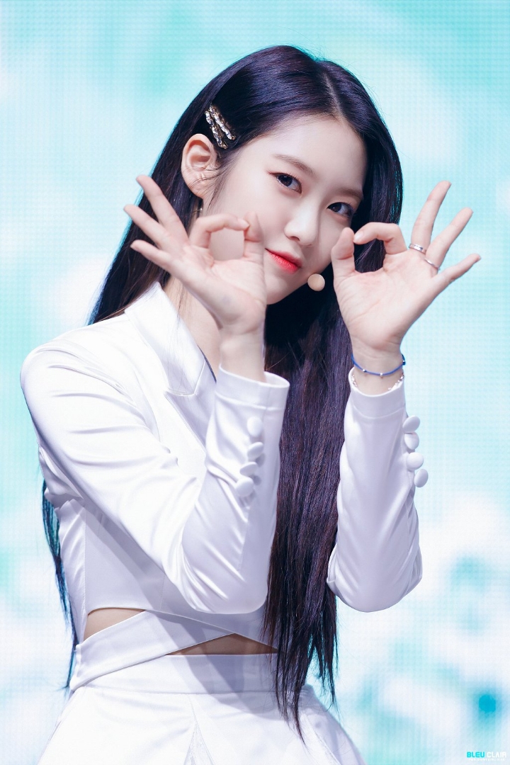 오마이걸 지호 금발vs흑발 | 인스티즈