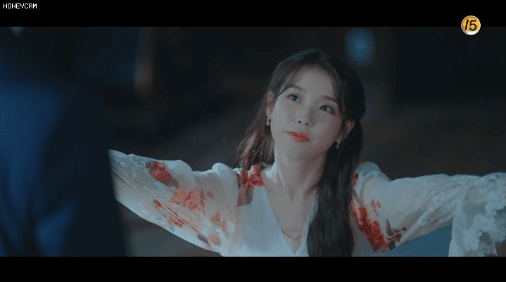 꽁냥거리는 아이유와 여진구.gif | 인스티즈