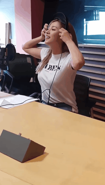 에이핑크 오하영 흰티 .gif | 인스티즈