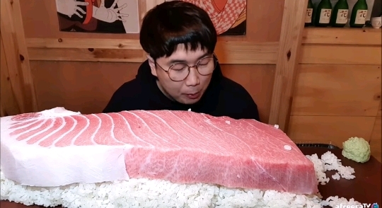 50만원짜리 초밥 먹는 대식가 ㄷㄷ | 인스티즈