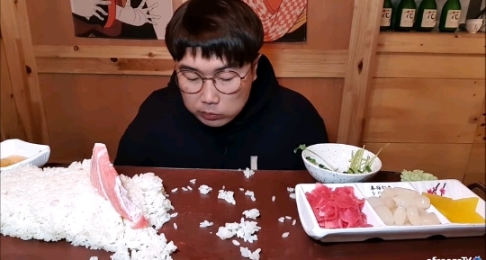 50만원짜리 초밥 먹는 대식가 ㄷㄷ | 인스티즈