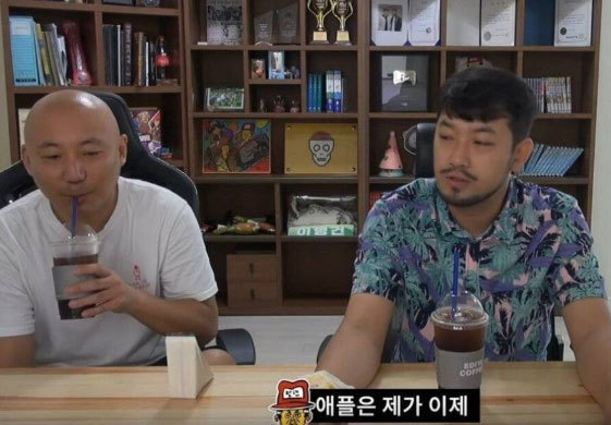 애플 풀빠따로 극딜하는 트위치 스트리머.jpg | 인스티즈