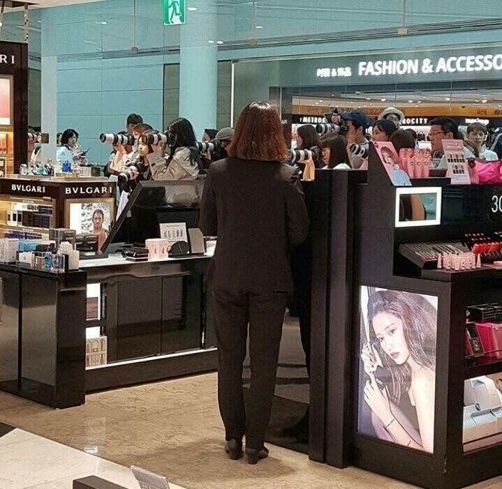 아이돌 공항 사진이 만들어지는 과정 ㄷㄷ | 인스티즈