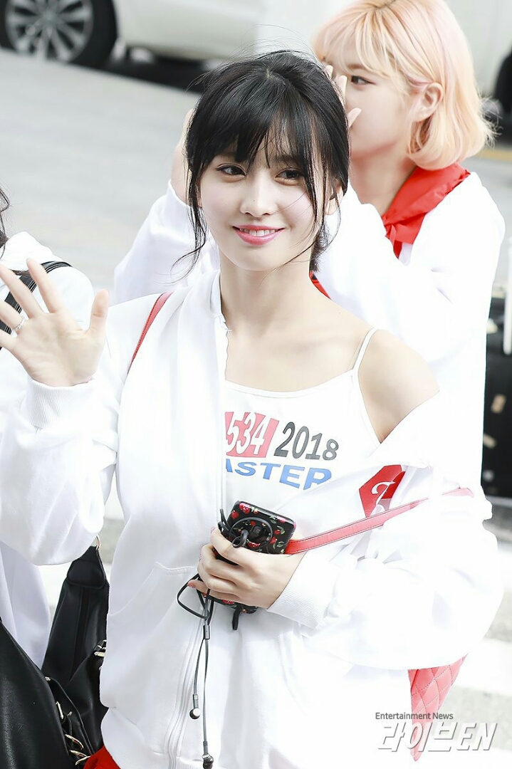 다른 의미로 레전드였던 트와이스 모모 공항 | 인스티즈