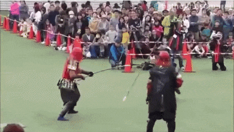 일본 전국시대 1:1 근접전 고증 시연.....gif | 인스티즈