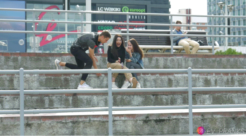 길거리에서 모르는 여성을 업어간다면,,, | 인스티즈