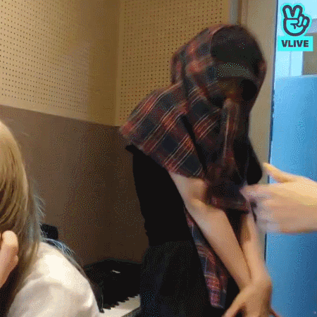 지수랑 예인이 때문에 동네 창피해서 고개를 못드는 러블리즈 지애.jpgif | 인스티즈