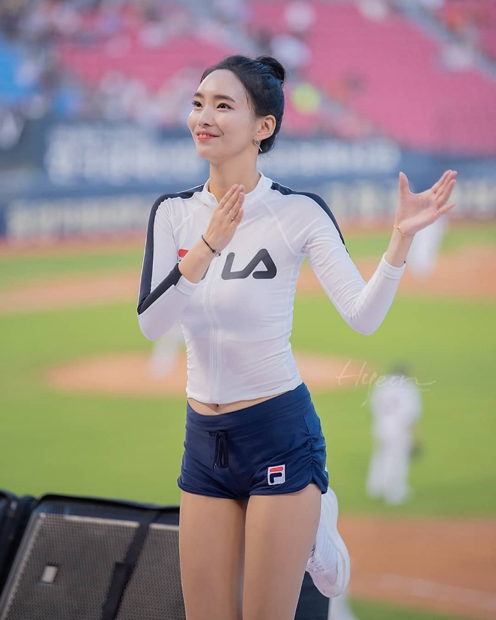 시원시원한 치어리더 이나경 | 인스티즈