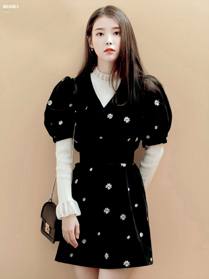 아이유, 사회적 거리두기 독려 눈길 "이번 주말 집콕 챌린지 하실 분?” | 인스티즈