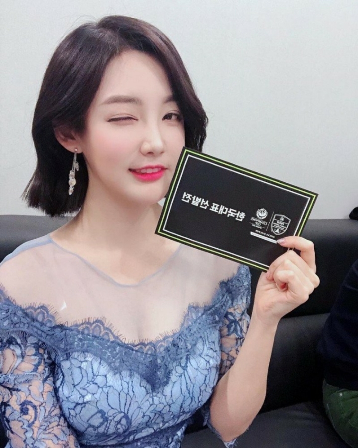 게임 아나운서 곽민선.gif | 인스티즈