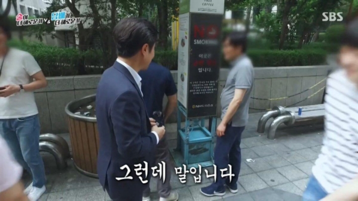 인터뷰하려는 김상중을 피하는 사람들.jpg | 인스티즈