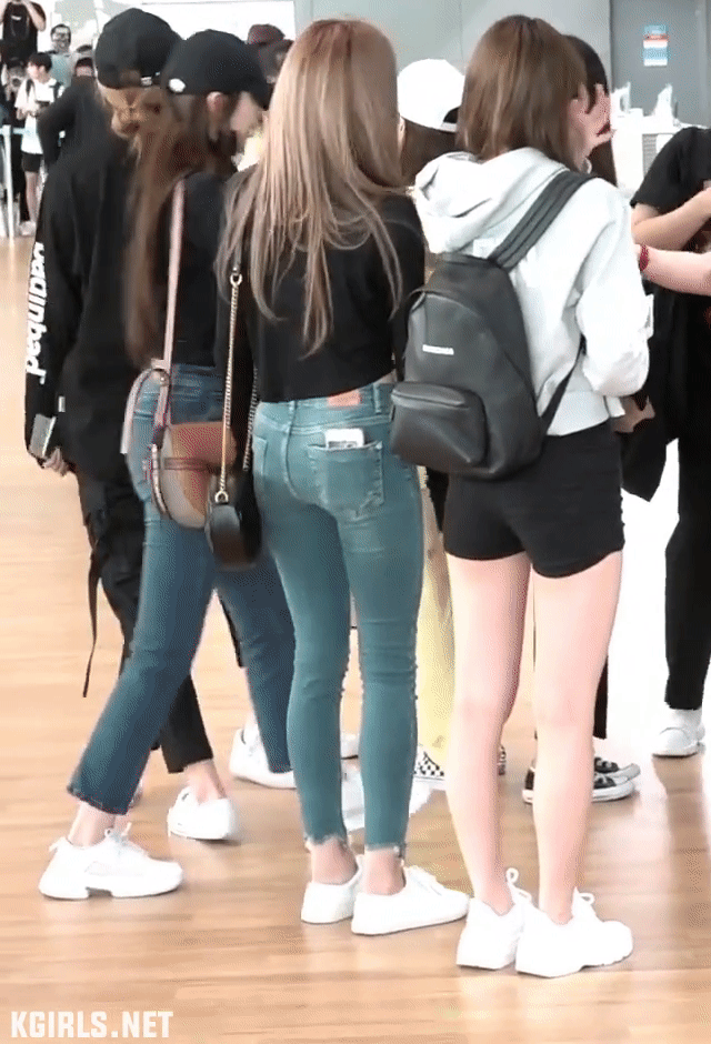 아이즈원 김민주 공항 청바지핏.gif | 인스티즈