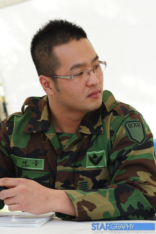 당신은 이 부대의 막내로 들어왔다 | 인스티즈