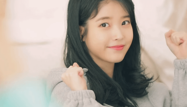 무대에서 쫒겨난 아이유 | 인스티즈