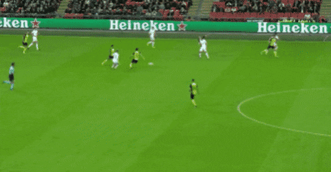 손흥민이 출전하는 것만으로도 상대팀이 매우 껄끄러워지는 이유.GIF | 인스티즈