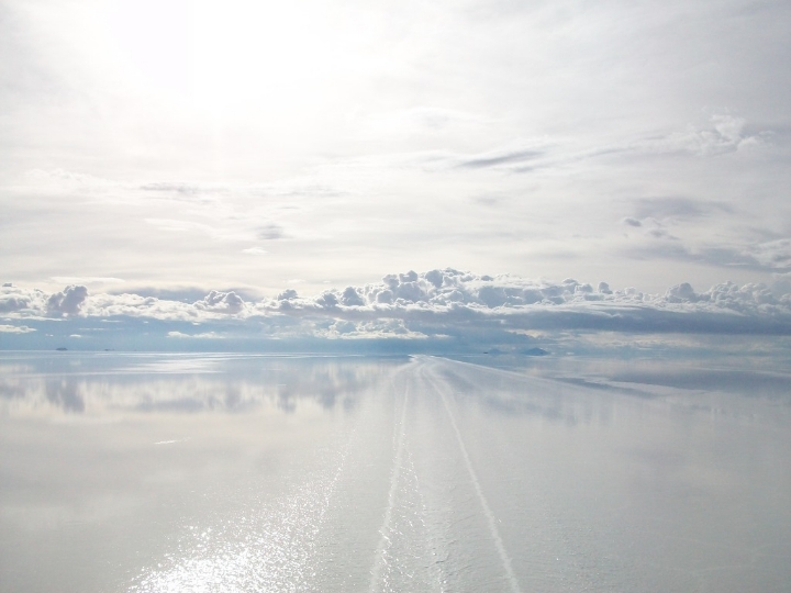 하늘을 비추는 거울이 있는 여행지.jpg | 인스티즈