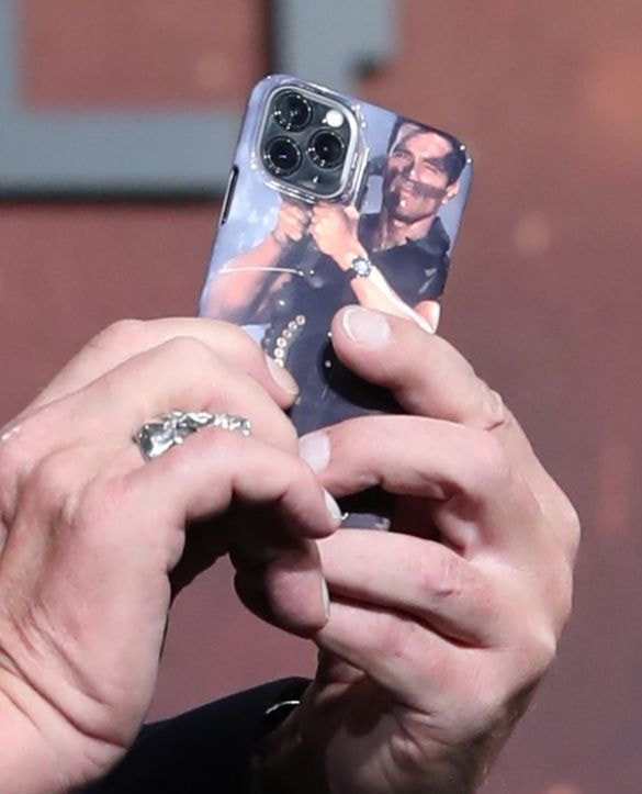 오늘 내한한 아놀드 슈왈제네거 폰케이스 | 인스티즈