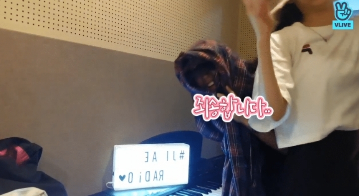 지수랑 예인이 때문에 동네 창피해서 고개를 못드는 러블리즈 지애.jpgif | 인스티즈