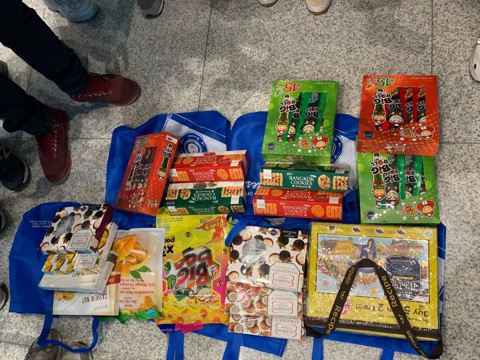 크리스마스 선물로 귀국한 아이유 | 인스티즈