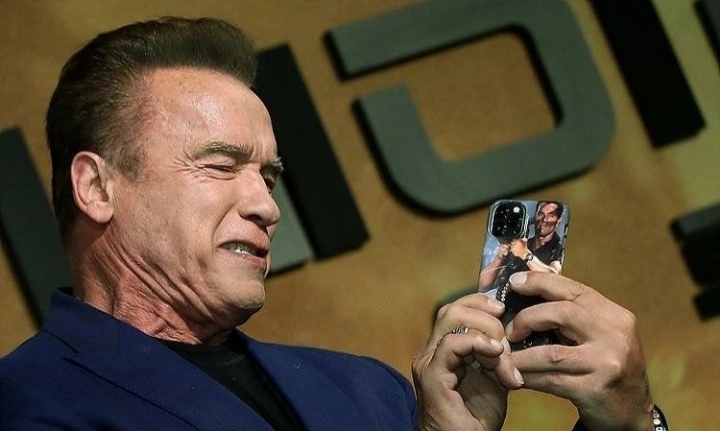 오늘 내한한 아놀드 슈왈제네거 폰케이스 | 인스티즈