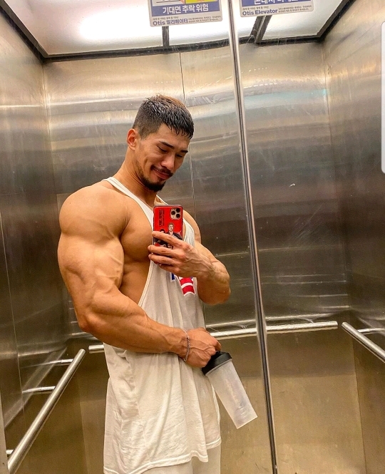 국내 피지크를 1년여만에 접수한 괴물신인 김민수 | 인스티즈