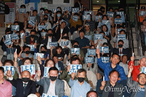 "재학생은 얼마나 왔어? 이런 개XX들이. 졸업생만 오잖아, 빠져가지고." | 인스티즈